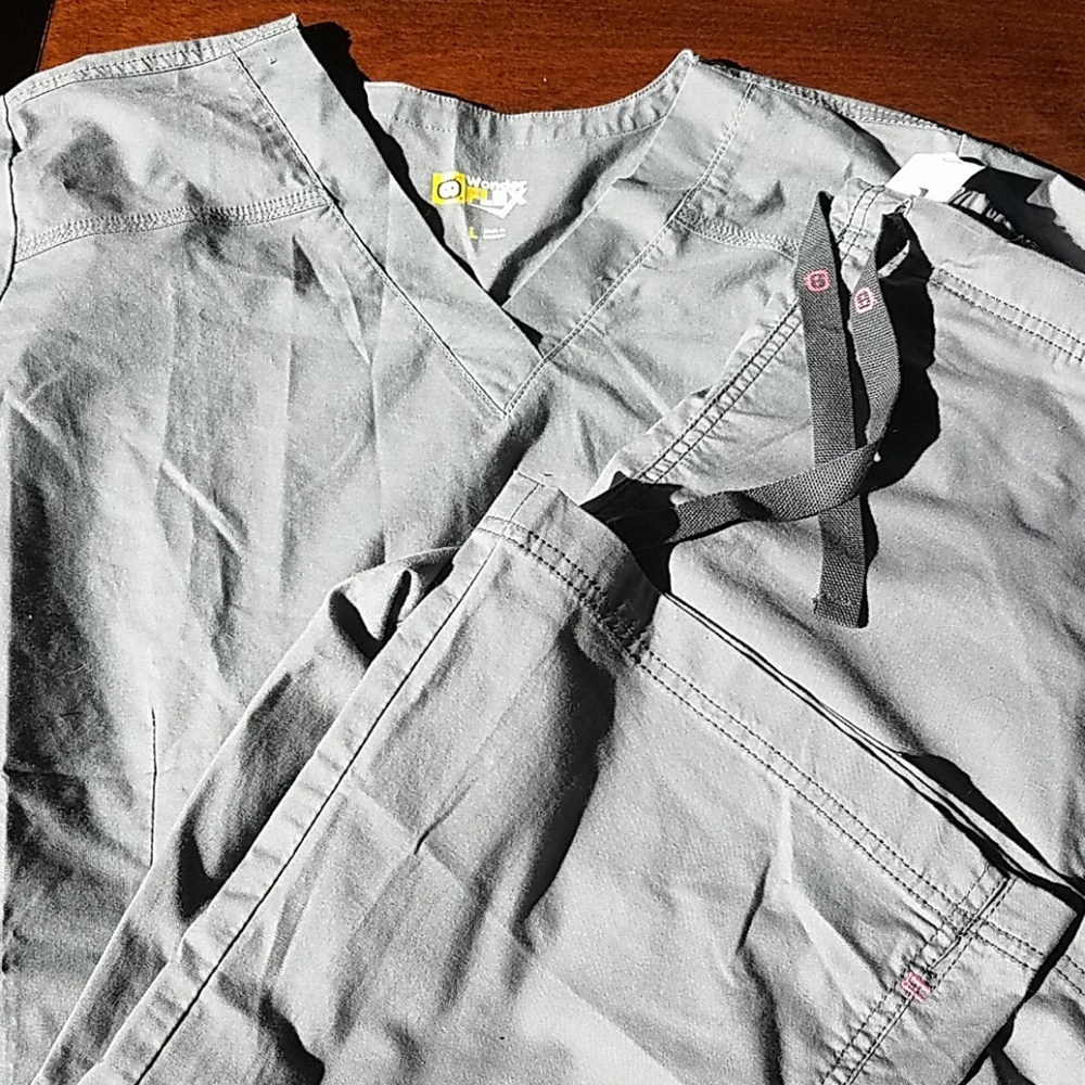 Wonderwink scrub set